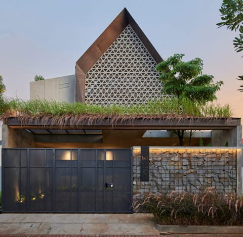 fasad rumah modern atap segitiga