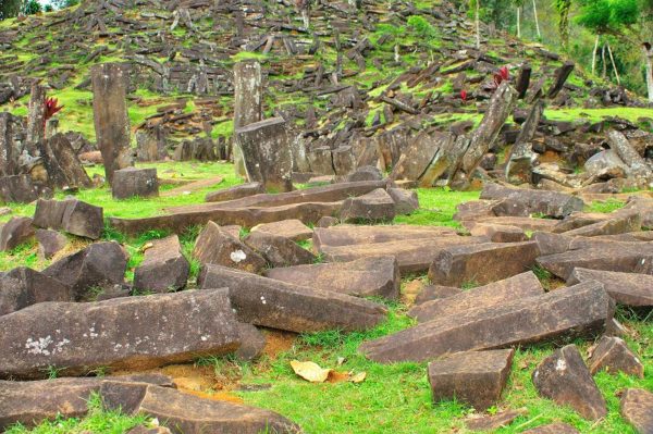 banner bangunan zaman megalitikum yang menjadi dasar pembangunan candi adalah